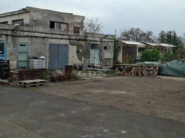 Eladó kereskedelmi és ipari ingatlan Kecskemét, Belsőnyír 1678 nm