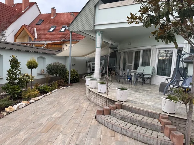 Eladó ház Kecskemét 280 nm