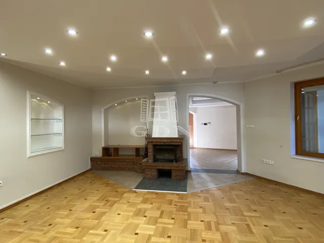 Eladó ház Kecskemét, Petőfiváros 340 nm