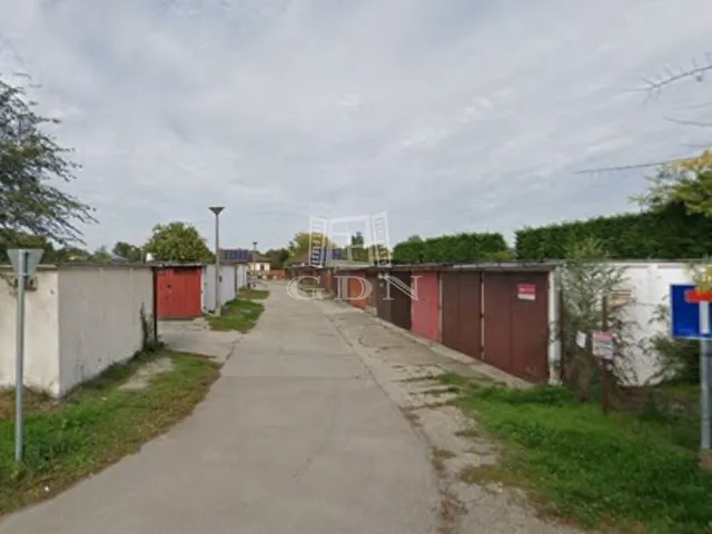 Eladó garázs Kecskemét, Hunyadiváros 14 nm