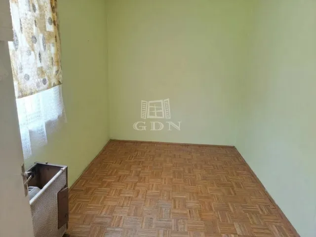 Eladó lakás Kecskemét, Petőfiváros 27 nm
