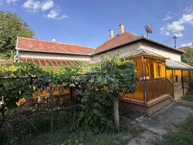 Eladó ház Szeged, Petőfitelep 74 nm