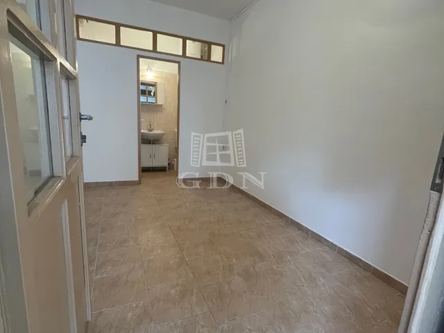 Kiadó kereskedelmi és ipari ingatlan Szeged, Belváros 12 nm