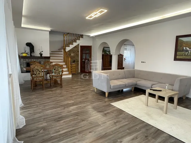 Eladó ház Zsombó 234 nm