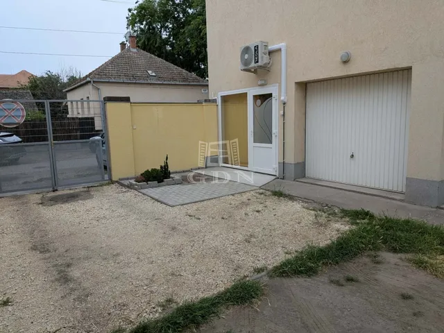 Kiadó garázs Szeged, Alsóváros 15 nm