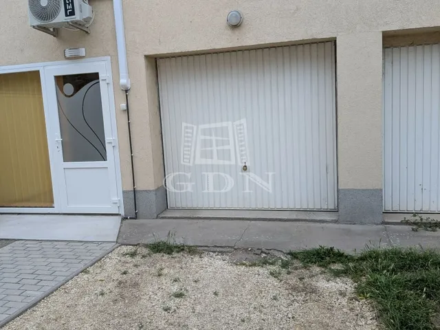 Kiadó garázs Szeged, Alsóváros 15 nm