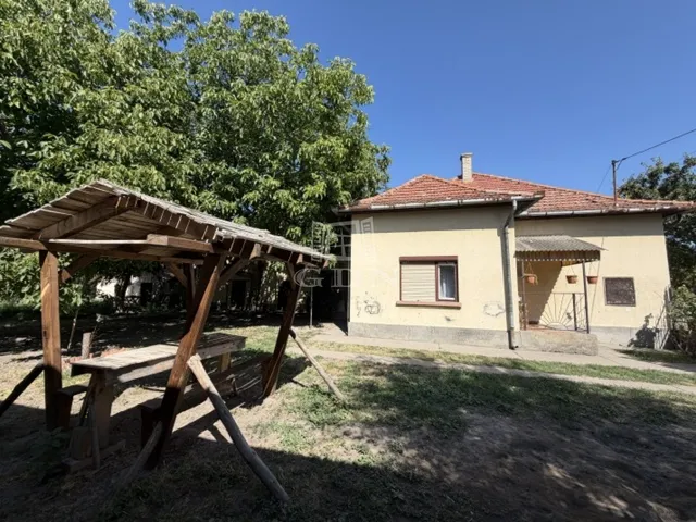 Eladó ház Kömpöc 90 nm