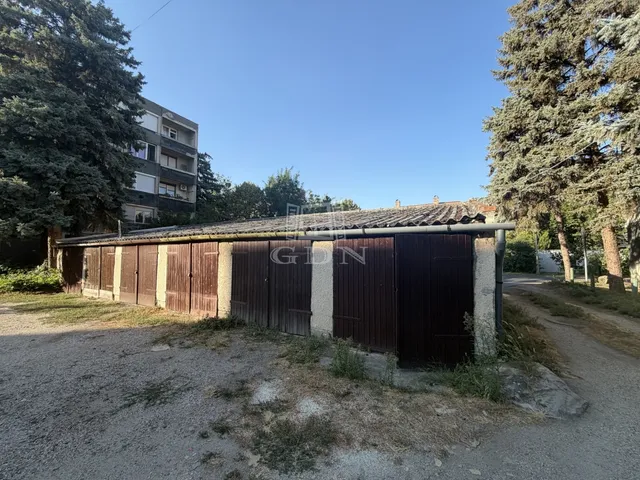 Eladó garázs Szeged, Belváros 14 nm