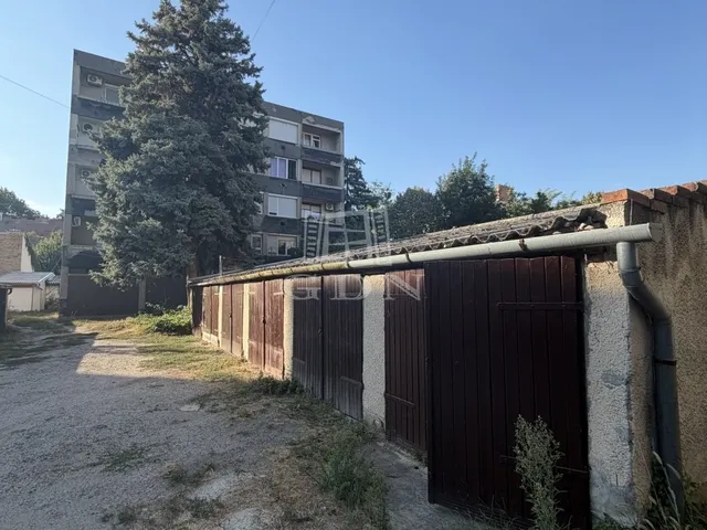 Eladó garázs Szeged, Belváros 14 nm
