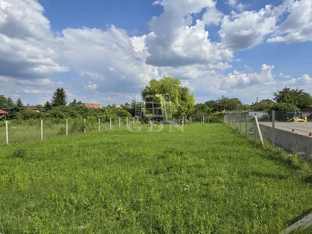 Eladó telek Bicske, Kertváros 596 nm