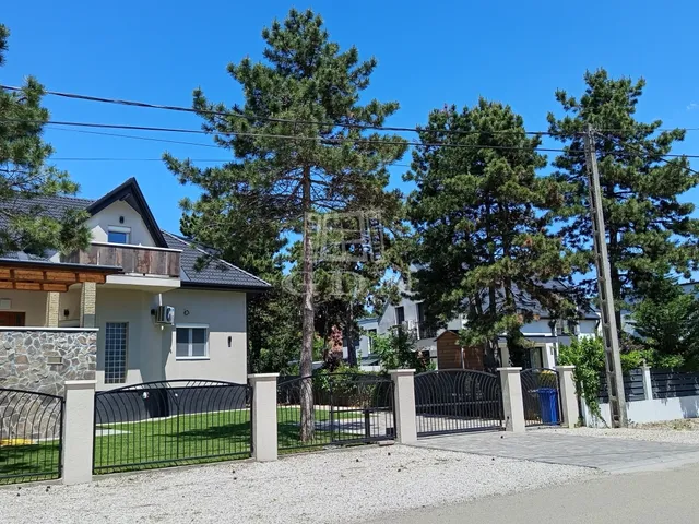 Eladó ház Érd, Fenyves-Parkváros 195 nm