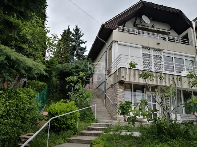 Kiadó kereskedelmi és ipari ingatlan Budapest XII. kerület, Farkasvölgy 100 nm
