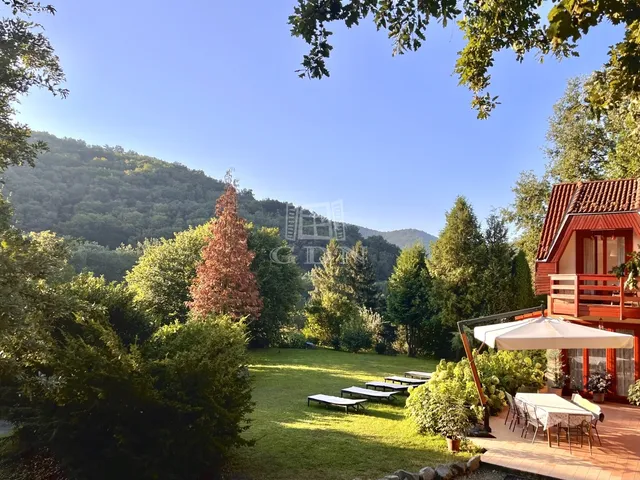 Eladó ház Visegrád, Diós 300 nm