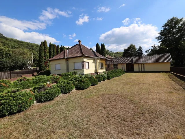 Eladó ház Kemence 85 nm