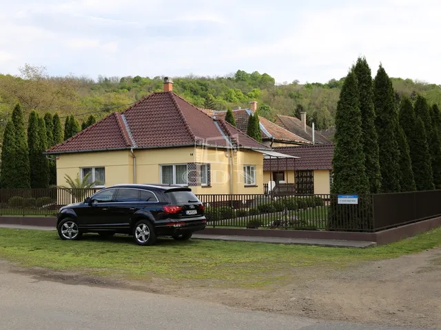 Eladó ház Kemence 85 nm