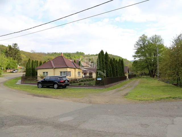 Eladó ház Kemence 85 nm