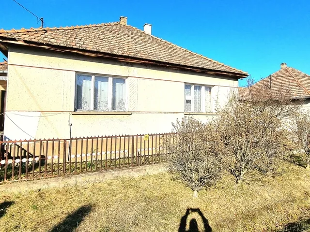 Eladó ház Kemence 110 nm