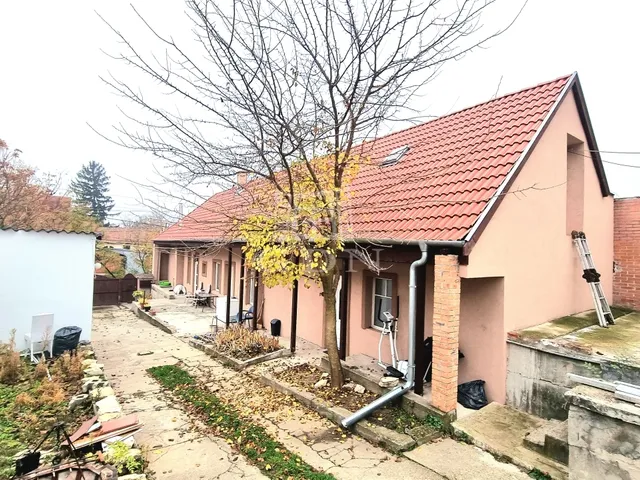 Eladó ház Üröm 164 nm