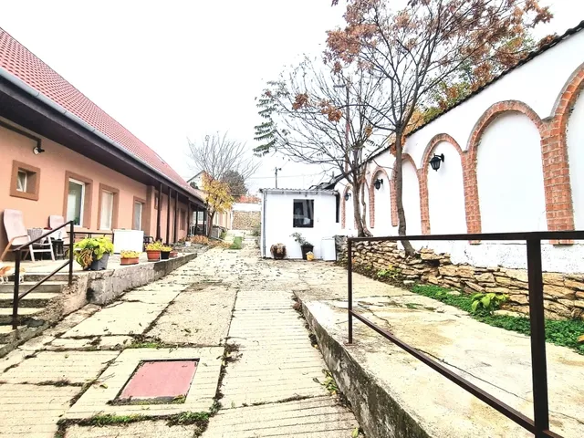 Eladó ház Üröm 164 nm