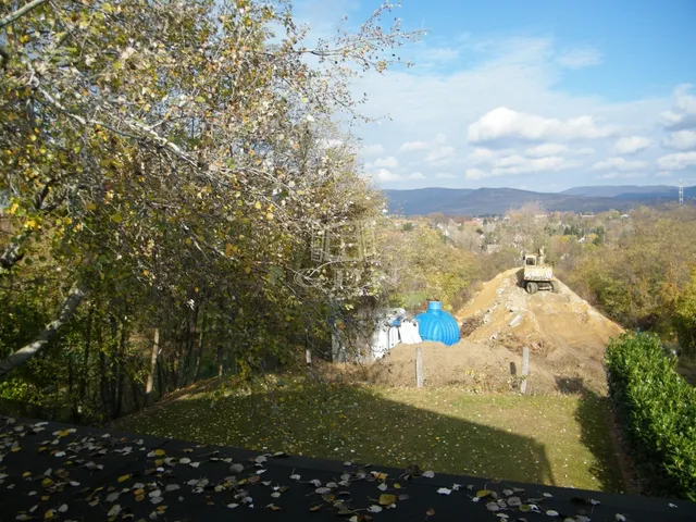 Eladó telek Solymár 124 nm