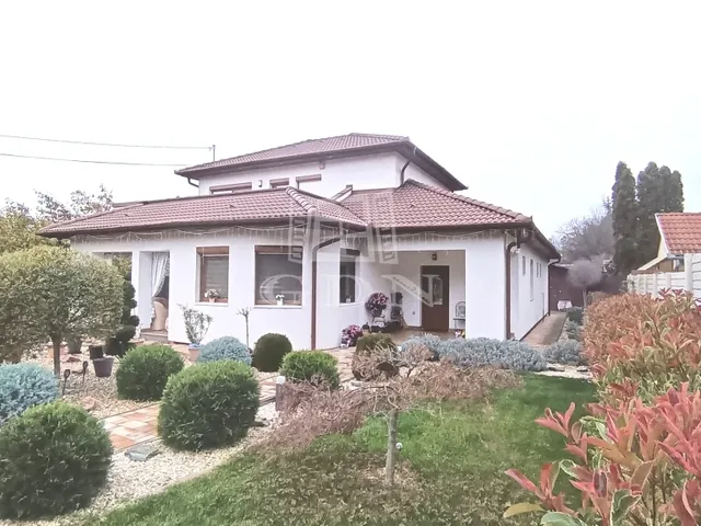 Eladó ház Érd, Fenyves-Parkváros 205 nm