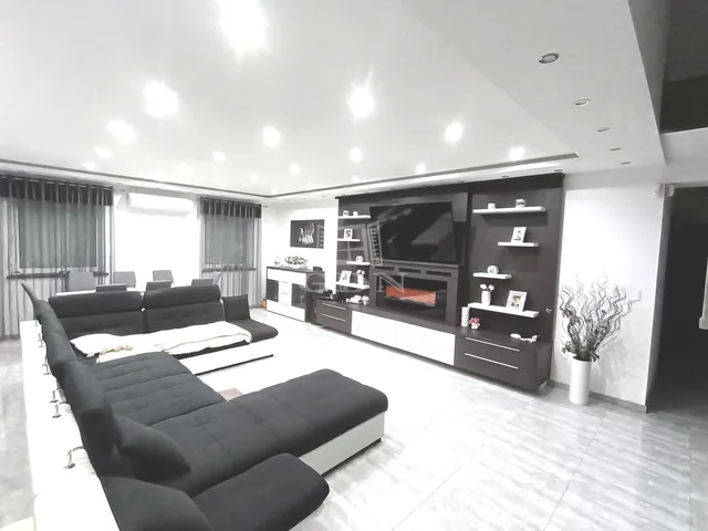 Eladó ház Érd, Fenyves-Parkváros 205 nm