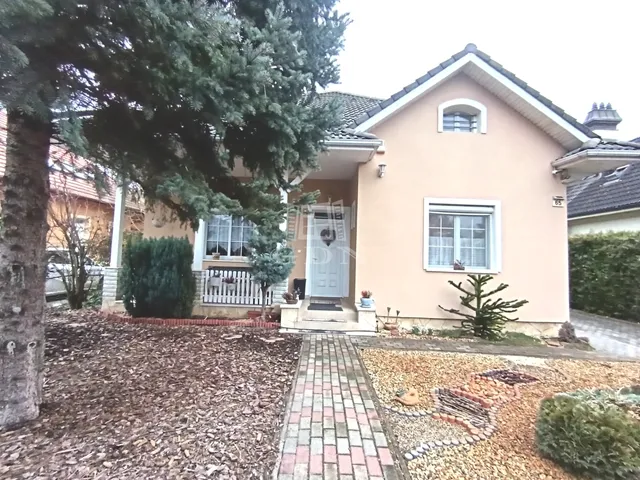 Eladó ház Halásztelek 241 nm