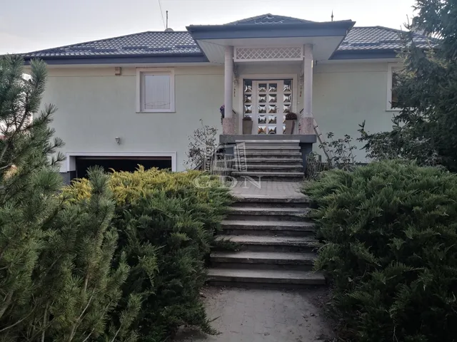 Eladó ház Szigetmonostor 222 nm