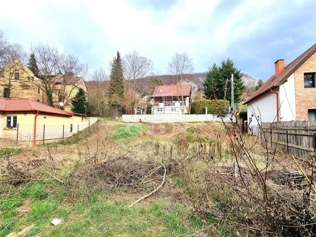 Eladó telek Csobánka 531 nm