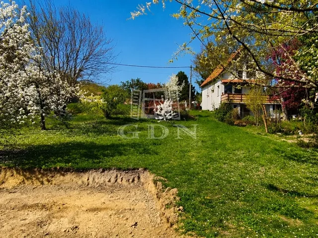 Eladó telek Sóskút 811 nm