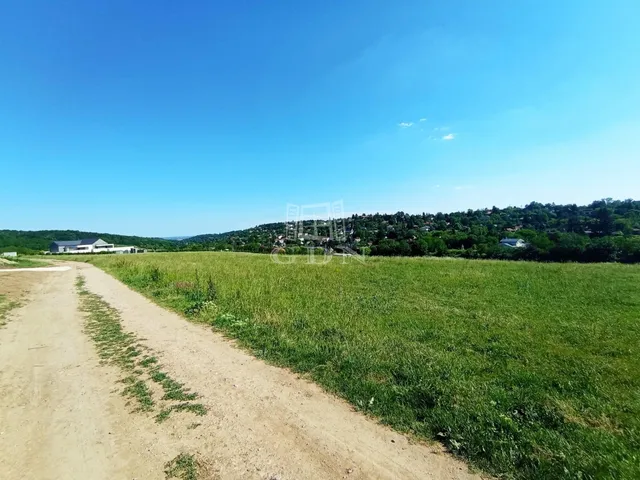 Eladó telek Törökbálint 17700 nm