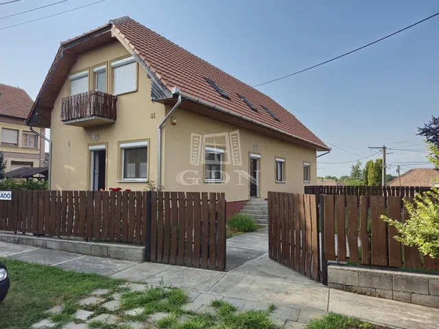 Eladó ház Dány 310 nm
