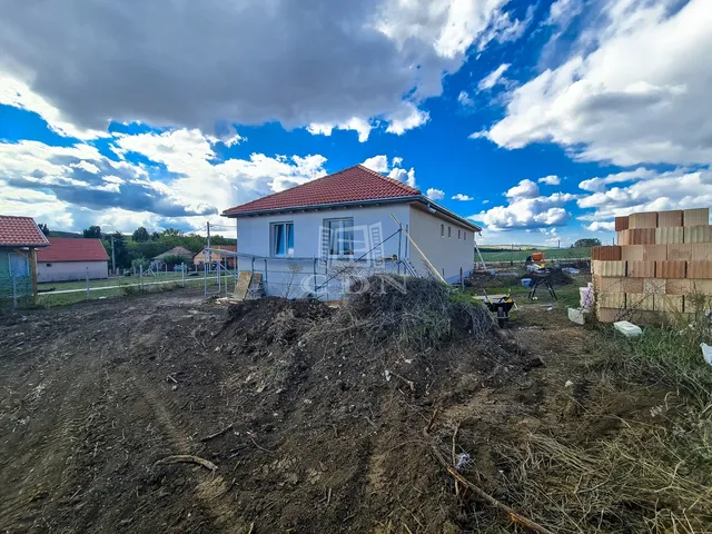 Eladó ház Verseg 100 nm