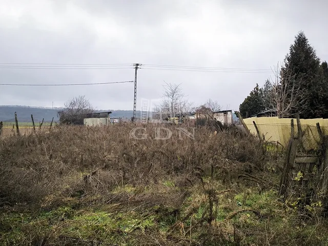 Eladó telek Domony 550 nm