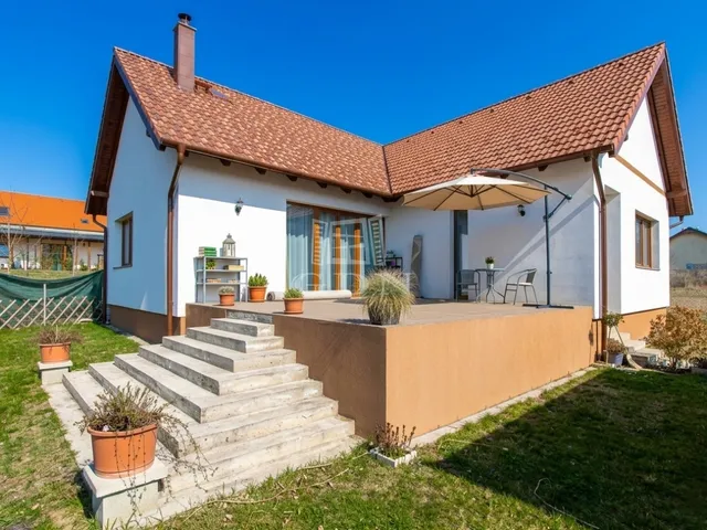 Eladó ház Nagytarcsa 185 nm