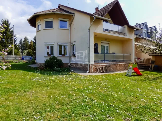 Eladó ház Mór 175 nm