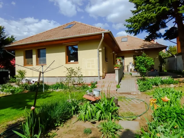 Eladó ház Fót, Kisalag 187 nm