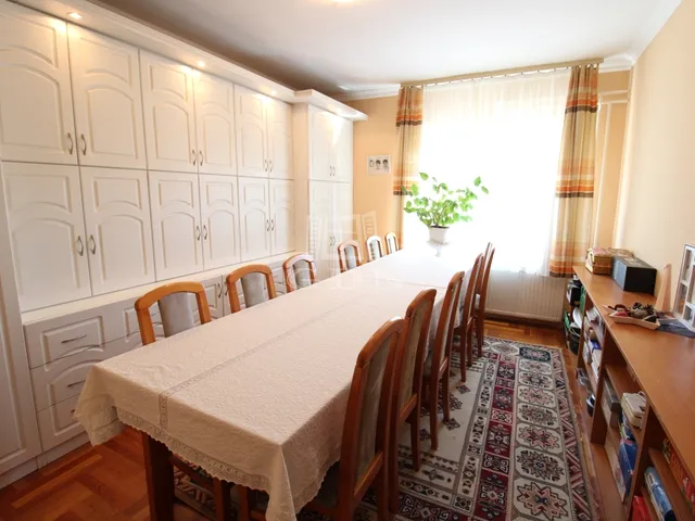Eladó ház Isaszeg 200 nm