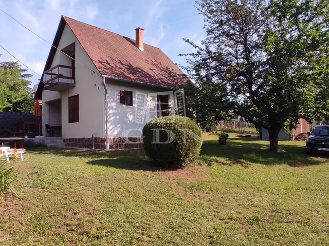 Eladó nyaraló Balatonkenese 57 nm