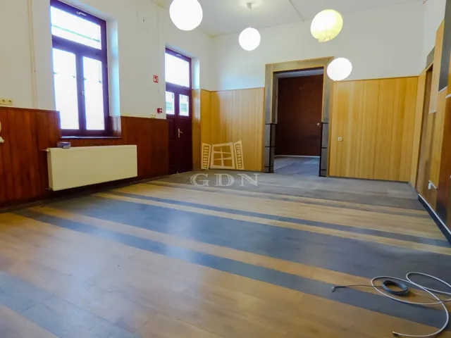 Kiadó kereskedelmi és ipari ingatlan Budapest XVI. kerület, Cinkota 144 nm
