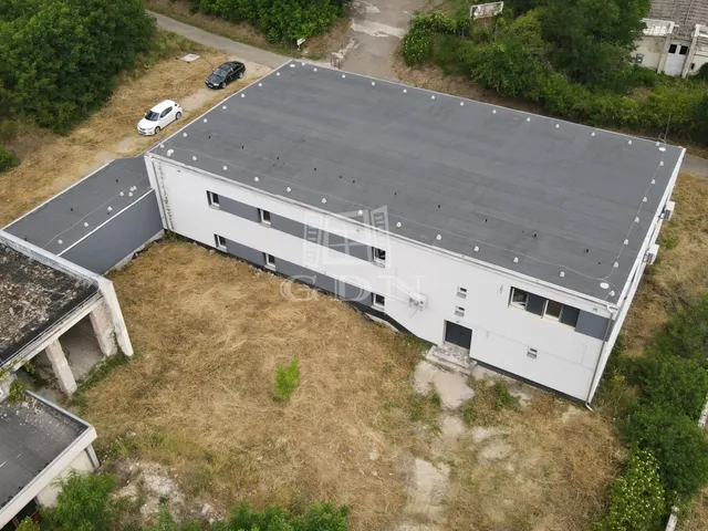 Eladó kereskedelmi és ipari ingatlan Iklad 2478 nm