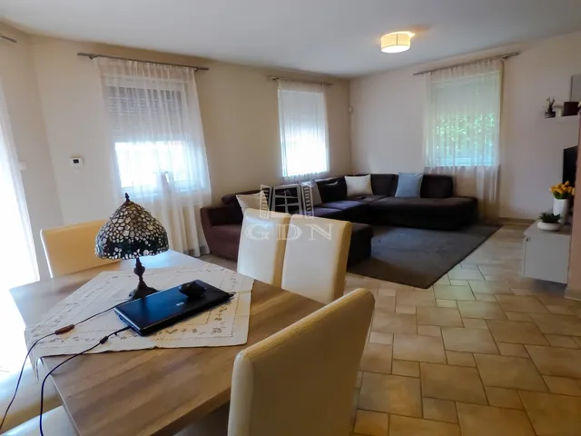 Eladó lakás Nagytarcsa 193 nm