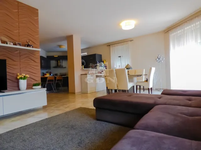 Eladó lakás Nagytarcsa 193 nm