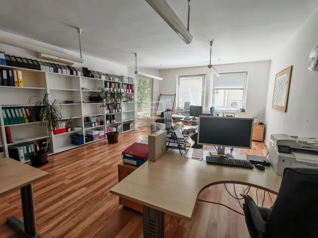 Kiadó kereskedelmi és ipari ingatlan Budapest II. kerület, Rézmál 103 nm
