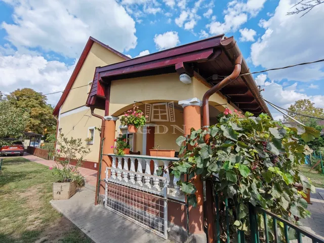 Eladó ház Pécel, Vasúton túli terület 93 nm