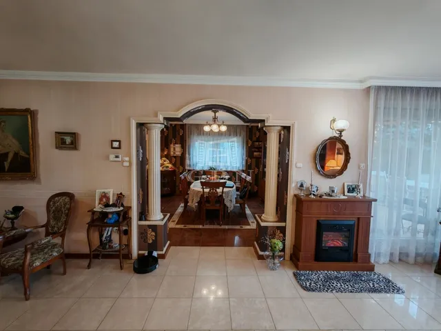 Eladó ház Budapest XVI. kerület, Árpádföld 195 nm