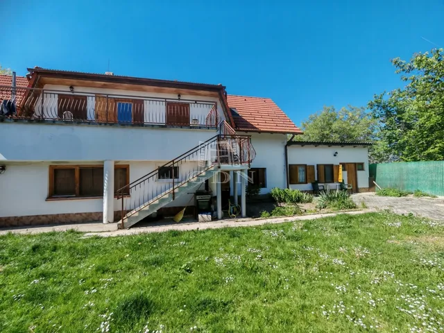 Eladó kereskedelmi és ipari ingatlan Balatonszabadi 205 nm