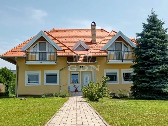 Eladó ház Cserszegtomaj 180 nm