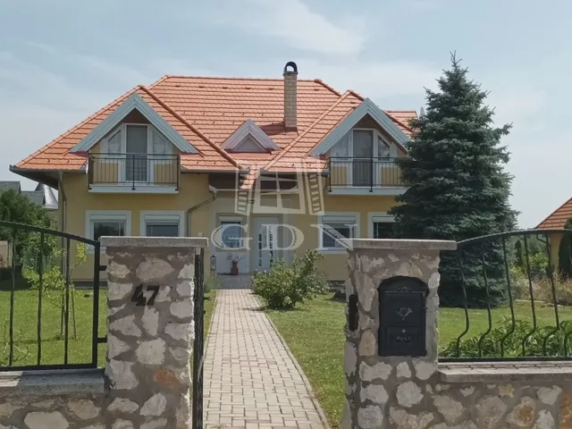 Eladó ház Cserszegtomaj 180 nm