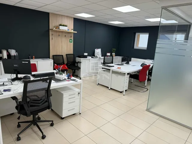 Kiadó kereskedelmi és ipari ingatlan Miskolc, Zsolcai kapu 12 nm